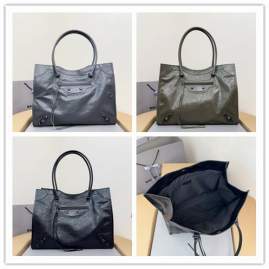Picture of Balenciaga Handbags _SKUfw220056562fw